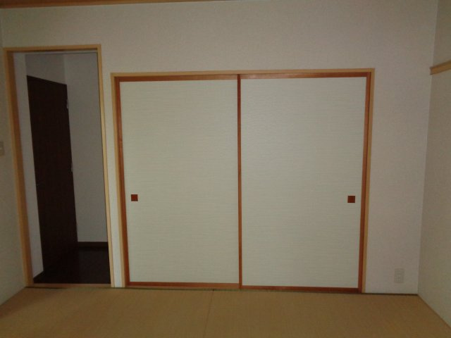 八戸市長根１丁目のアパートの和室