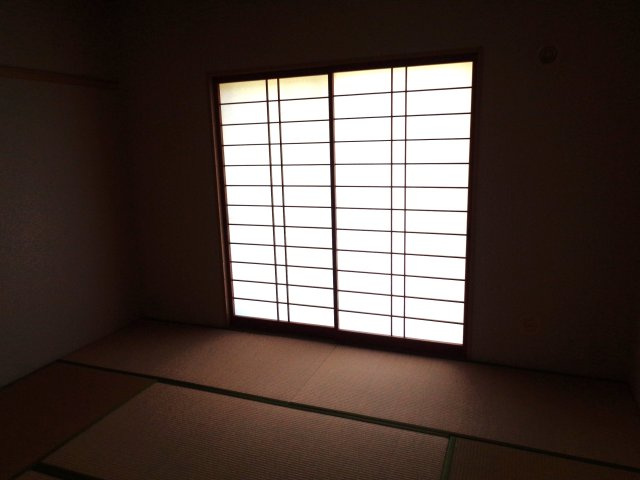 八戸市長根１丁目のアパートの和室