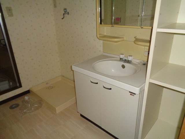 八戸市長根１丁目のアパートの洗面所