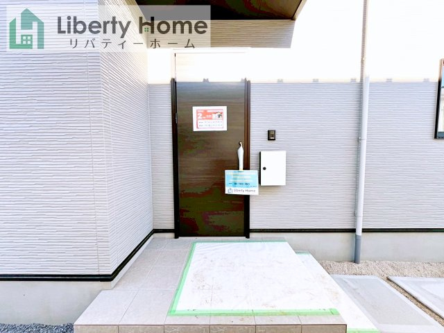 石岡市茨城1期　新築戸建　2号棟のエントランス