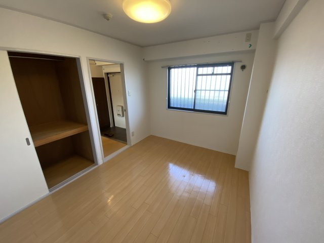 グランメール竹内の洋室