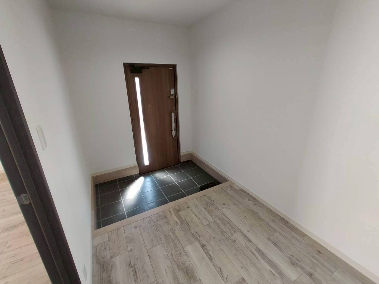 長府満珠町　中古物件の玄関