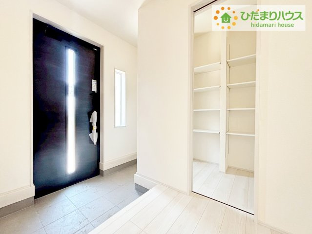 いわき市内郷高坂町2丁目第2　新築戸建　2号棟の玄関|家族の靴をたっぷり収納！大型シューズクローゼット付き(^^♪