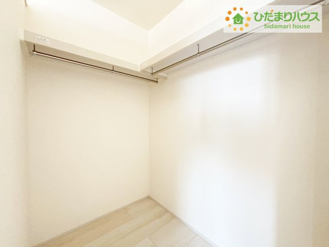 いわき市内郷高坂町2丁目第2　新築戸建　2号棟の収納|小物類から掃除機やシーズンオフの暖房器具といった大きいものまで1か所に収納できる、機能的な大容量ウォークインクローゼット付き(^^♪