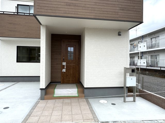 松戸市五香３丁目新築戸建【高木第二小学校：8分】のエントランス|エントランス・玄関ポーチ