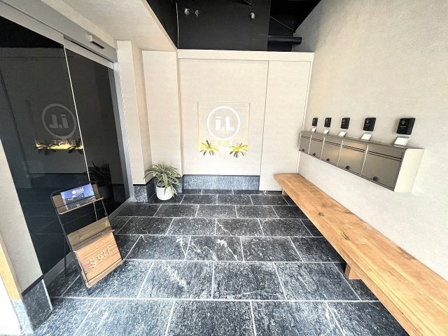 icoi×LONGLIVE　BASEのエントランス