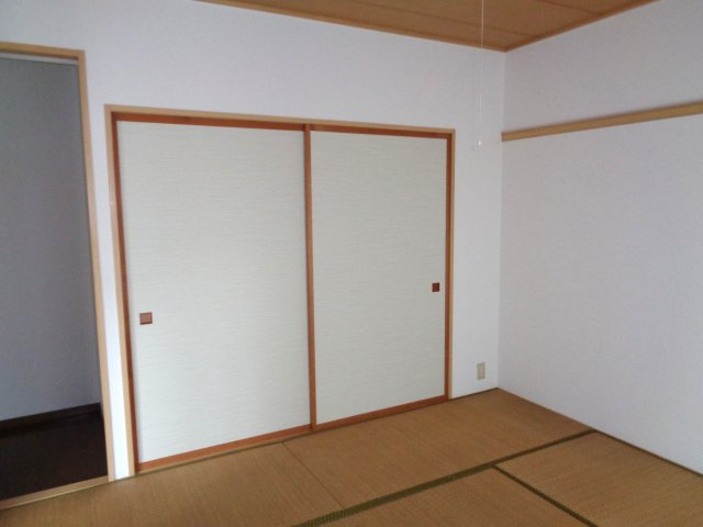 八戸市長根１丁目のアパートの和室