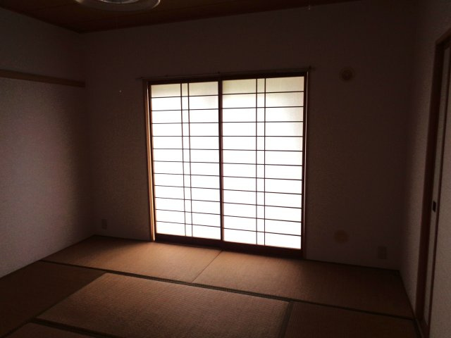 八戸市長根１丁目のアパートの和室