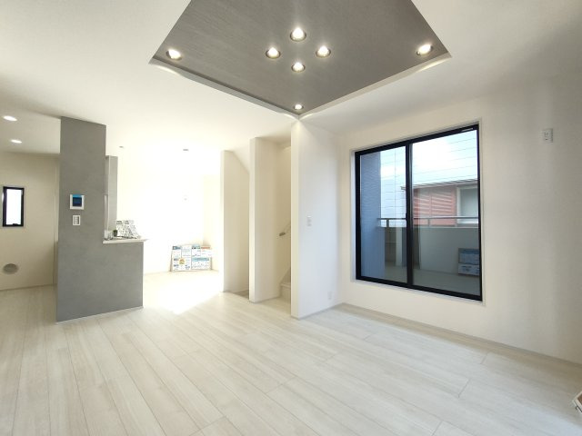 三郷市　早稲田5丁目　新築戸建　全1棟の前面道路含む現地写真|前面道路含む現地写真です