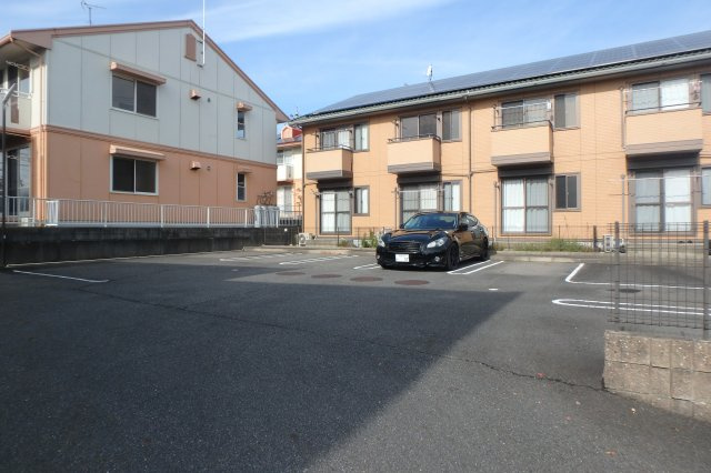 ジュネス梨子ノ木Ｋの駐車場