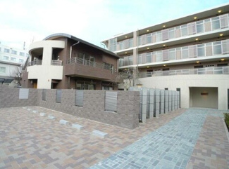 【外観】 | 鉄筋コンクリート造のがっちりとした建物。