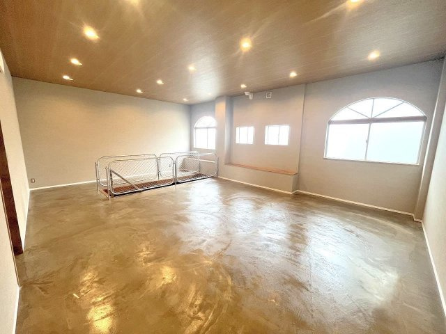 icoi×LONGLIVE　BASEの居間・リビング