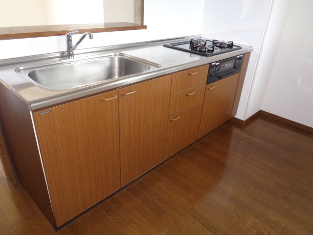 八戸市長根１丁目のアパートのキッチン