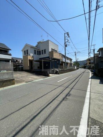 小田原市千代　戸建の前面道路含む現地写真|前面道路含む現地写真です