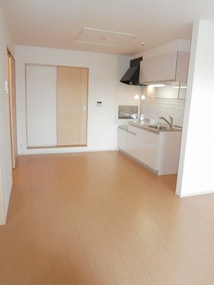 【居間・リビング】 | スター・ドラゴンＣ | ゆったり過ごせるリビングです