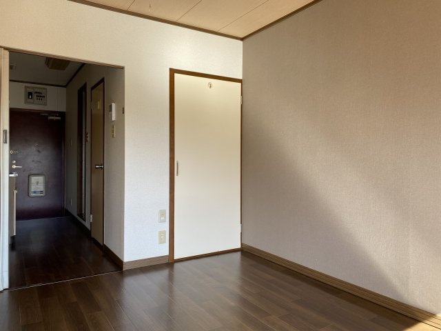 プレジデント中尾の内装|内装は落ち着いています