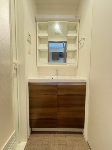 新品家具付きマンション小島7(KaGood東京)の独立洗面台