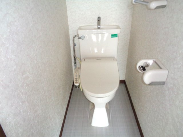 八戸市長根１丁目のアパートのトイレ