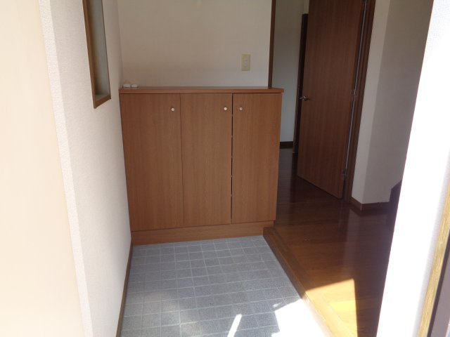 八戸市長根１丁目のアパートの玄関