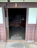 蒲生郡竜王町大字西横関の店舗の玄関