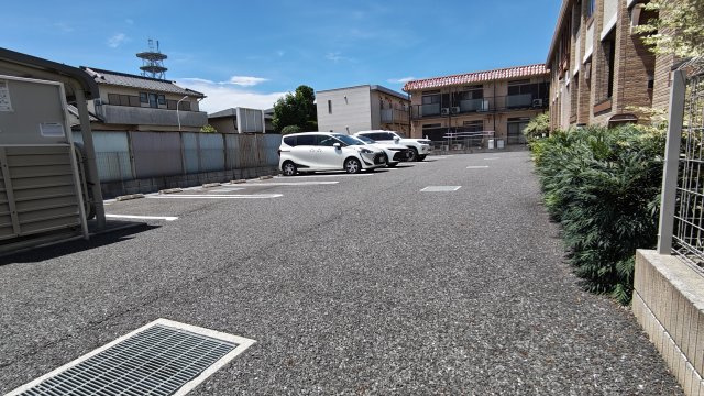 サニーメゾンⅿ の駐車場|カースペースがあります