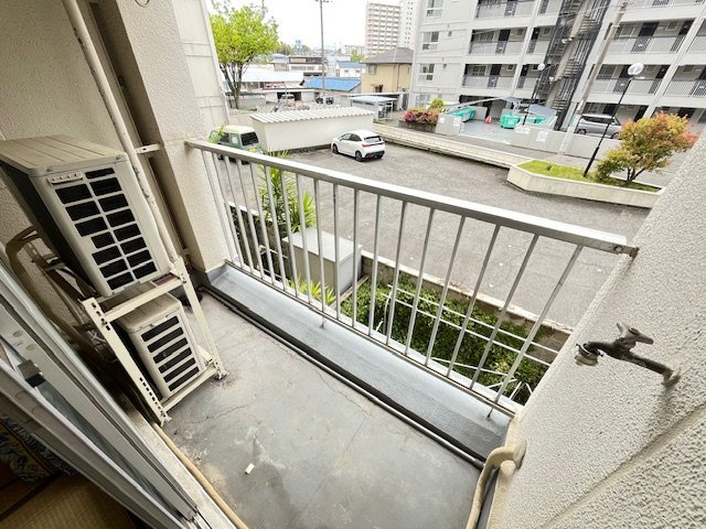 泉ヶ丘コーポラスA棟のバルコニー