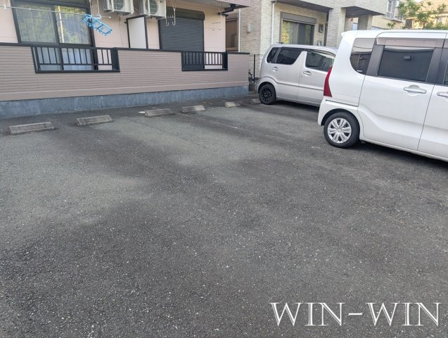 グリシーヌの駐車場