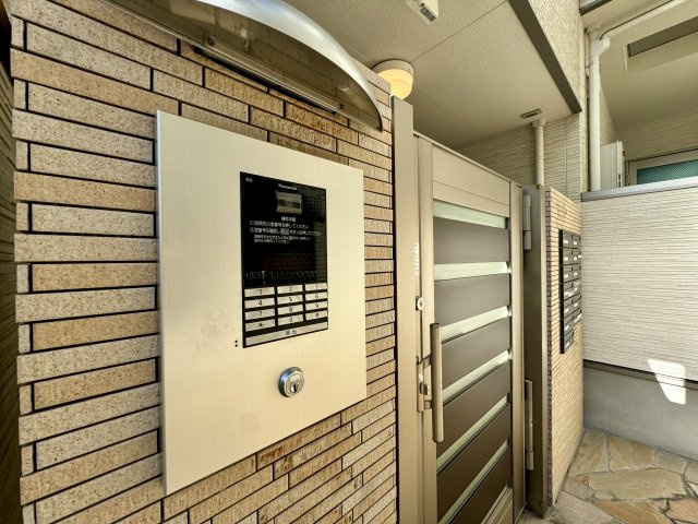 フジパレス杉本町駅西Ⅲ番館のエントランス