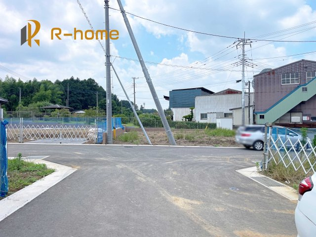 小美玉市羽鳥第10　新築戸建て　2号棟の前面道路含む現地写真|周辺環境も併せて案内致します♪
閑静な住宅地で笑顔あふれる新生活！
ぜひ現地へお越しください♪