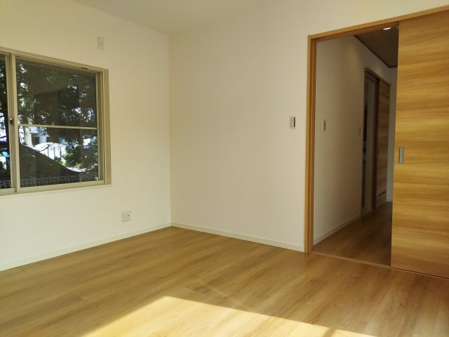 宝塚市今里町一戸建の洋室|1階洋室約6.5帖