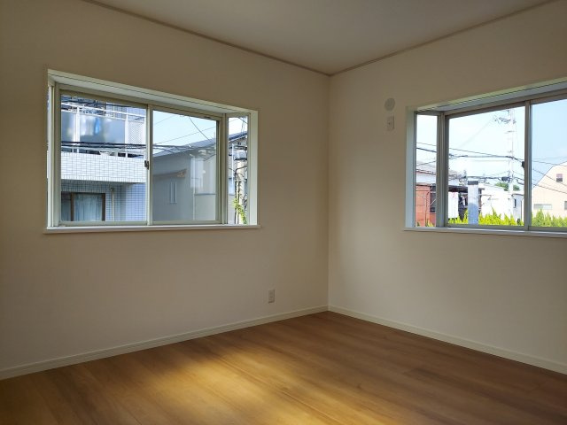 宝塚市今里町一戸建の洋室|2階洋室約8帖