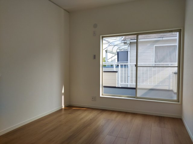 宝塚市今里町一戸建の洋室|2階洋室約5.5帖東側