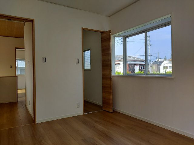 宝塚市今里町一戸建の洋室|2階洋室約5.5帖東側