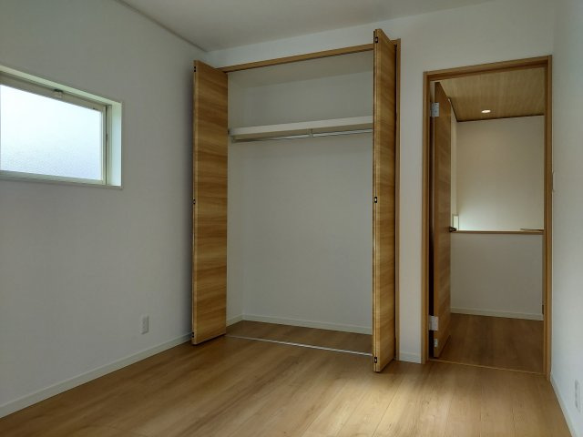 宝塚市今里町一戸建の洋室|2階洋室約5.5帖西側