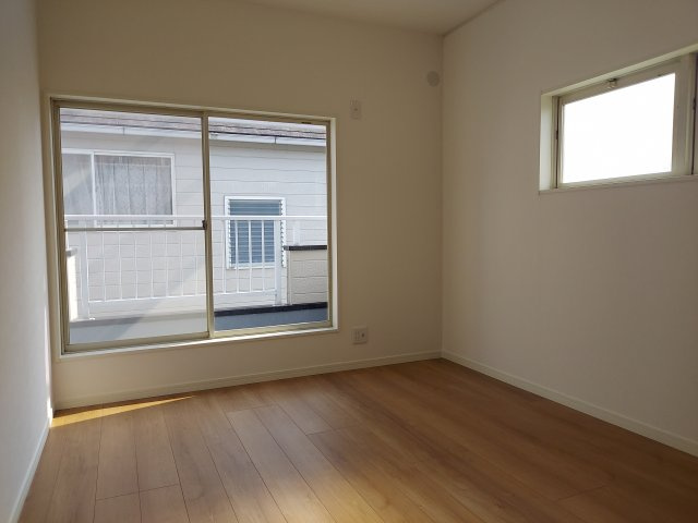 宝塚市今里町一戸建の洋室|2階洋室約5.5帖西側