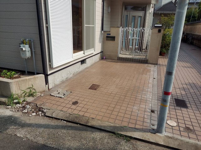 宝塚市今里町一戸建の駐車場