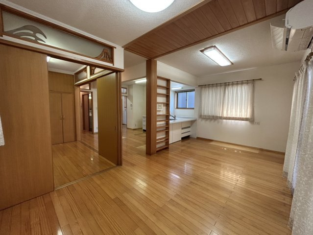 倉敷市浜ノ茶屋売家の居間・リビング|床暖房あり