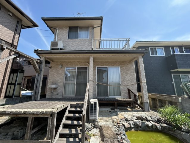 倉敷市浜ノ茶屋売家の外観|南側　スロップシンク付きのウッドデッキ