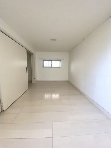 flat shivaの寝室|開放的な寝室です