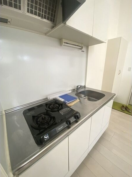 flat shivaのキッチン|コンパクトなキッチンで掃除もラクラク