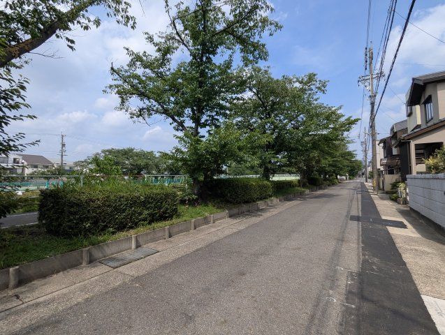 KIS名古屋市名東区香流1期の前面道路含む現地写真