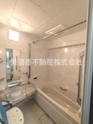 ６５５６４　テラスノバ穂積の浴室