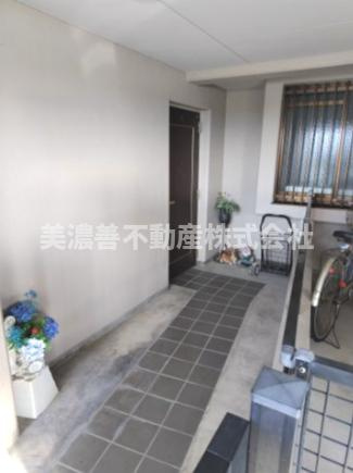 ６５５６４　テラスノバ穂積のエントランス