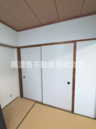 ６５５６４　テラスノバ穂積の収納