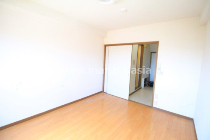 ナカイビルの洋室