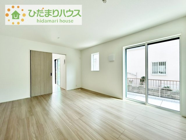 【居間・リビング】 | 我孫子市並木9丁目24-1期　新築戸建 | 南向きのリビングではぽかぽかの日差しが感じられます☆彡