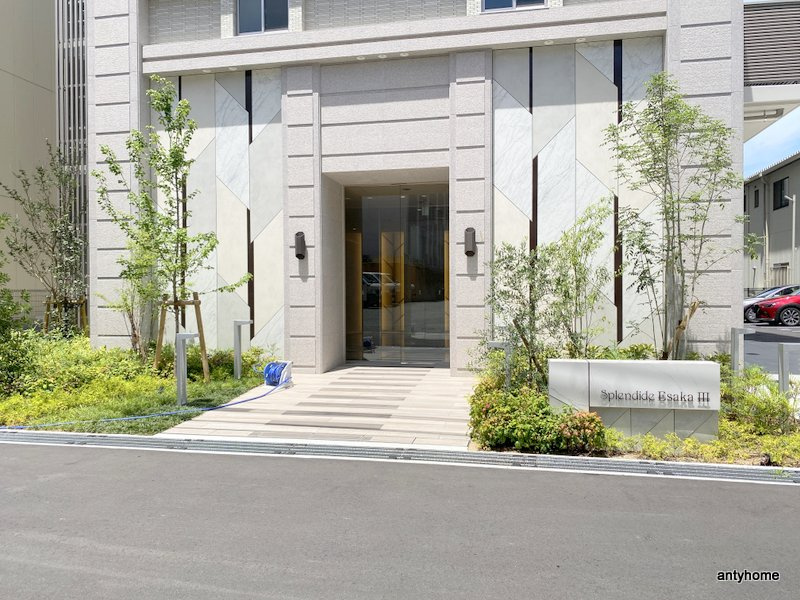 スプランディッド江坂III 仲介手数料無料のエントランス