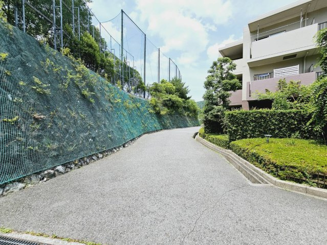 ユニハイム神戸唐櫃台3号棟のその他|■3号棟の南側道路