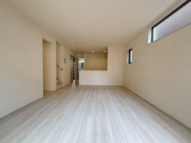 北葛飾郡松伏町　田中3丁目　新築戸建　全6棟の居間・リビング|ゆったり過ごせるリビングです