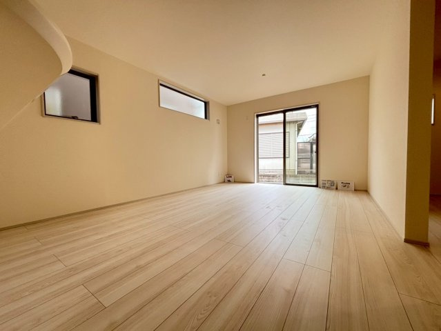 北葛飾郡松伏町　田中3丁目　新築戸建　全6棟の居間・リビング|居間です